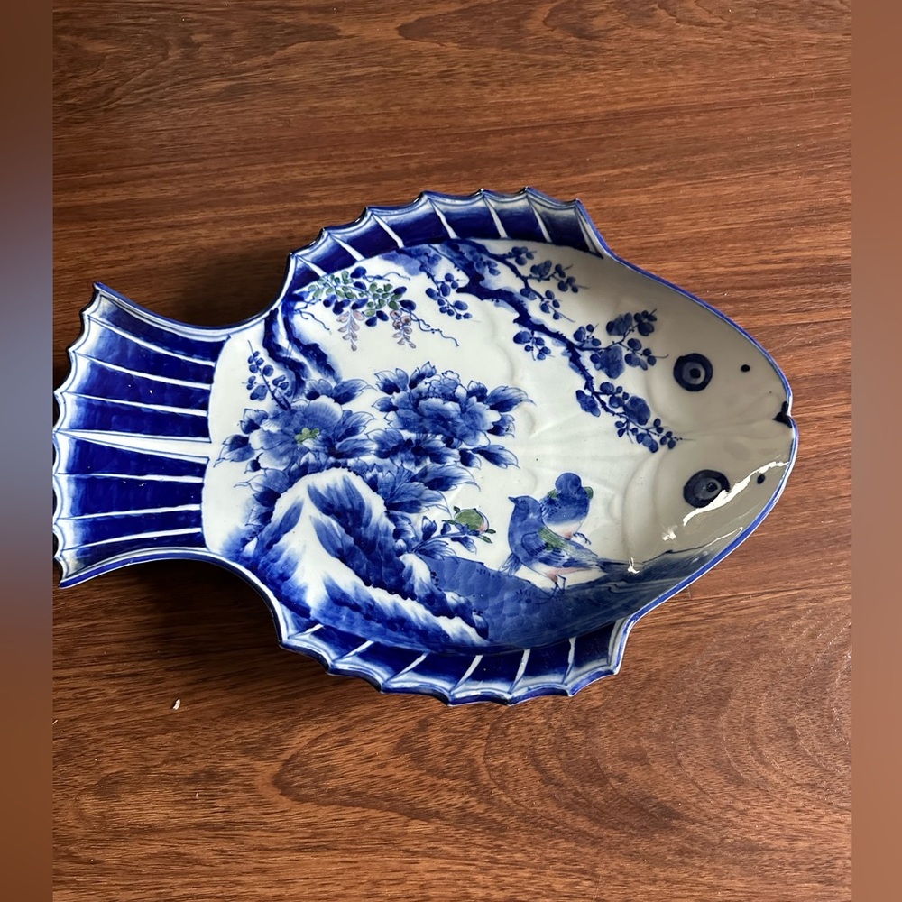Artistic Blue and White Fish-Shaped Ceramic Plate